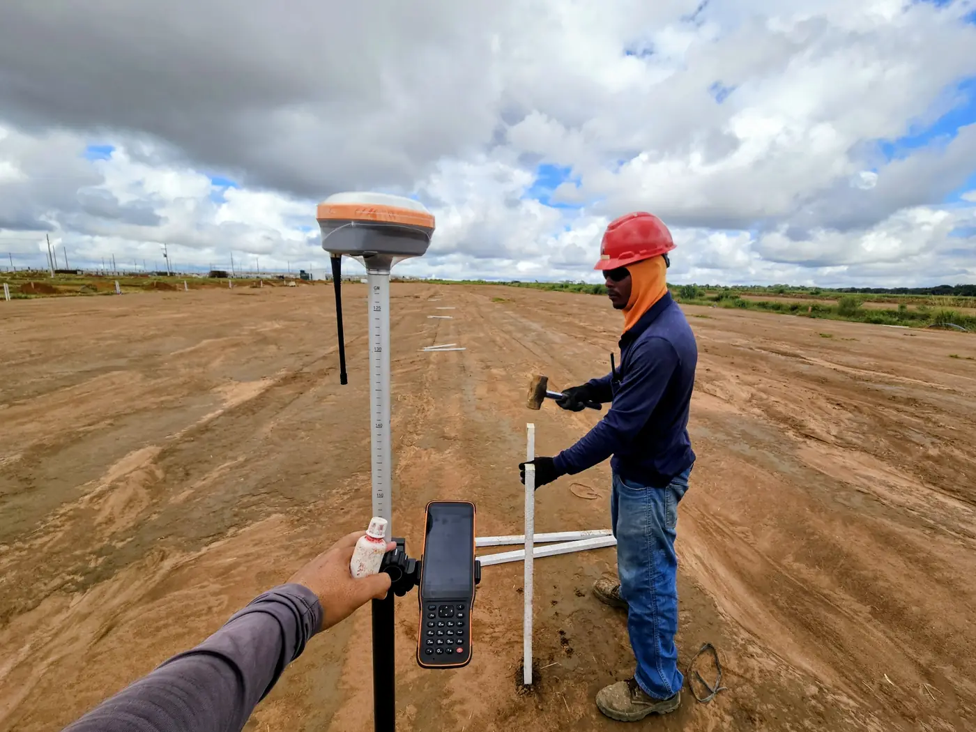 Fixação de piquete de locação com receptor GPS RTK