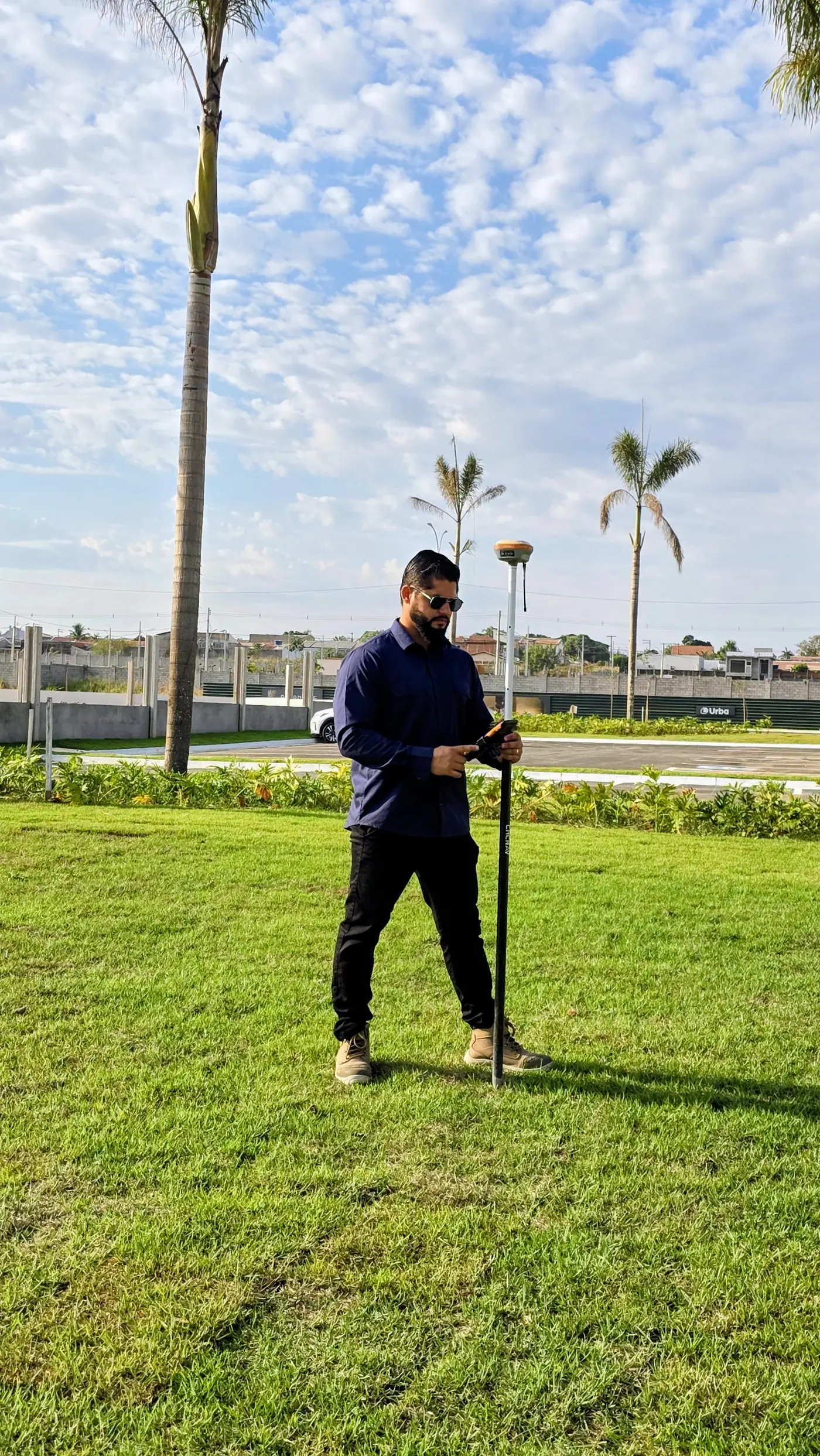 Locação de obra com receptor GPS RTK em loteamento urbano